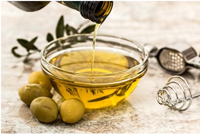 Nên đưa việc sử dụng dầu ôliu là trọng tâm của chế độ ăn cho bệnh nhân Alzheimer nhờ những chất chống ôxy hóa mạnh cải thiện trí nhớ.