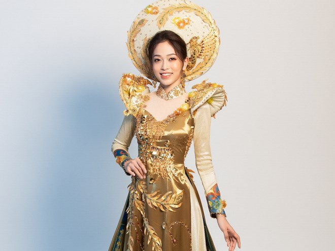 Bộ quốc phục do Khánh Shyna thiết kế. (Ảnh: Mr AT)