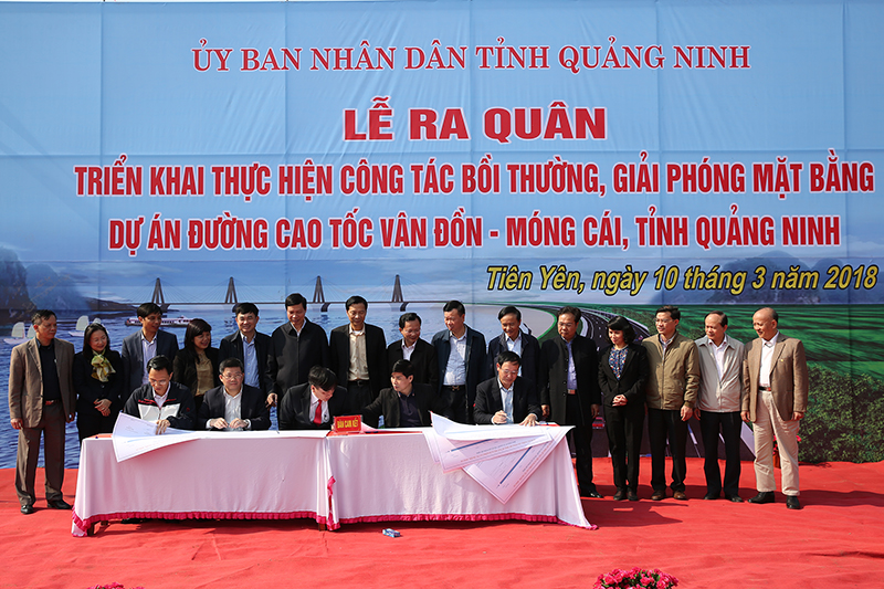 Lãnh đạo các địa phương: Vân Đồn, Tiên Yên, Đầm Hà, Hải Hà, Móng Cái ký cam kết bàn giao mặt bằng phục vụ thi công tuyến cao tốc Vân Đồn - Móng Cái theo đúng kế hoạch.