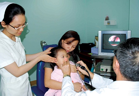 Các bệnh lý mũi xoang và hô hấp gia tăng khi thời tiết chuyển mùa.