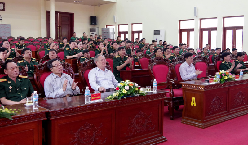 Các đại biểu dự buổi gặp mặt kỷ niệm.