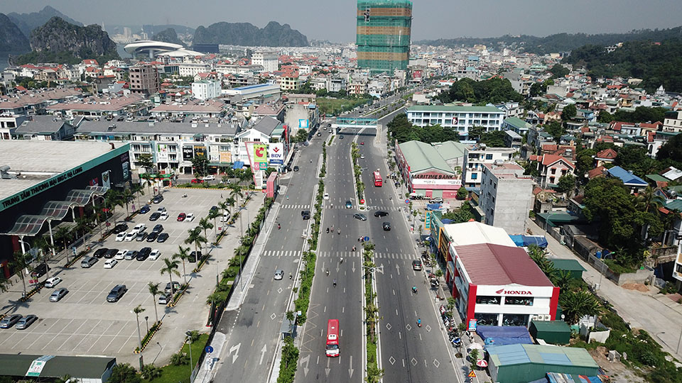 Đường 10 làn TP Hạ Long