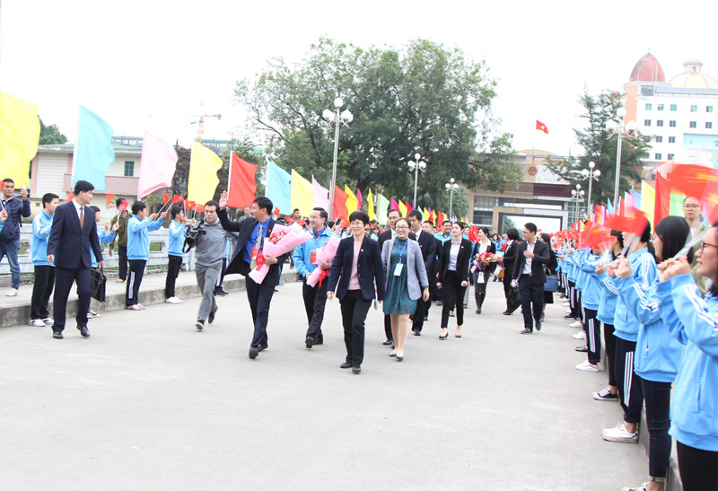 Thanh niên Quảng Tây (Trung Quốc) chào đón Đoàn đại biểu thanh niên Quảng Ninh tham gia chương trình giao lưu hữu nghị năm 2017.