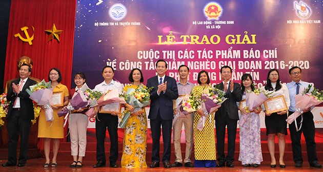 Các tác giả đoạt giải B.