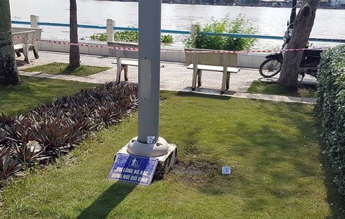 Cột đèn nơi rò rỉ điện.