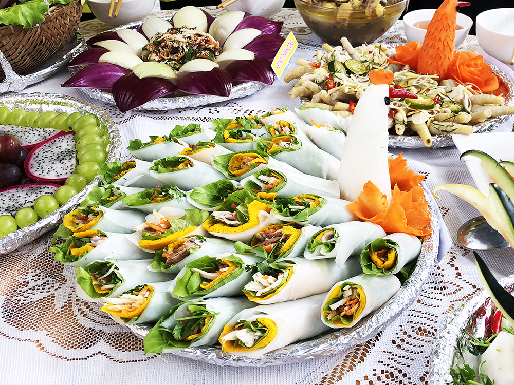 Mỗi sản phẩm gà đều mang một nét đẹp và đặc trưng riêng của các xã trên địa bàn huyện Tiên Yên thể hiện sự khéo léo và sáng tạo phong phú.