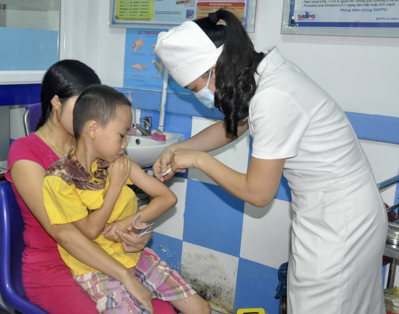 Cho trẻ tiêm phòng đầy đủ là một trong những biện pháp hữu hiệu để phòng chống dịch bệnh.