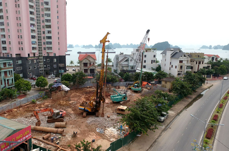 Hiện công trình khách sạn dịch vụ tại phường Hồng Hà, TP Hạ Long do Công ty TNHH Ngọc Minh Quang đầu tư đã dừng toàn bộ hoạt động thi công.