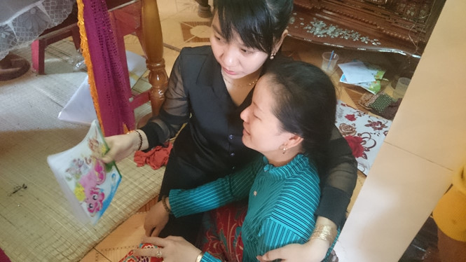 Người thân của nạn nhân Nguyễn Thị Ngọc Lan đau đớn trước cái chết của em