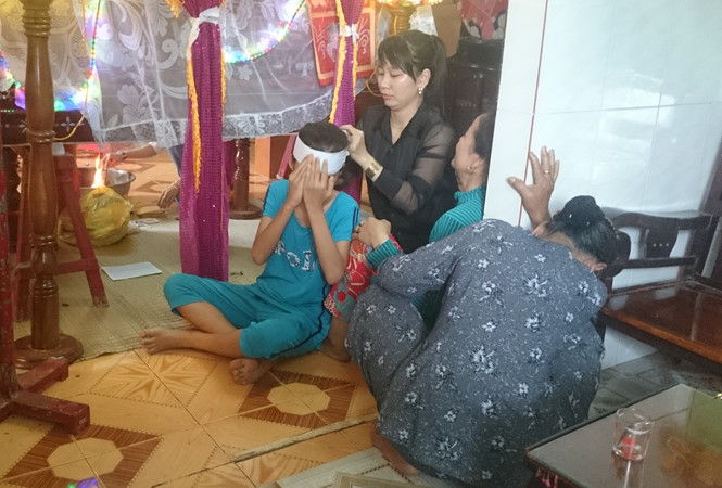 Người thân đau đớn vì tang chồng tang ở gia đình em Lan