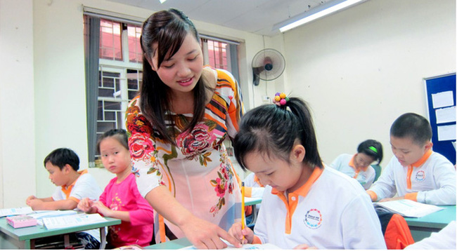 Chính phủ yêu cầu các địa phương chủ động rà roát, sắp xếp lại các điểm trường, biên chế giáo viên phù hợp.
