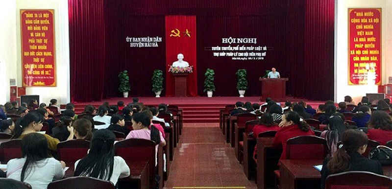 Huyện Hải Hà, phổ biến tuyên truyền pháp luật cho hội viên Hội phụ nữ huyện. Ảnh Nguyễn Bình (CTV)