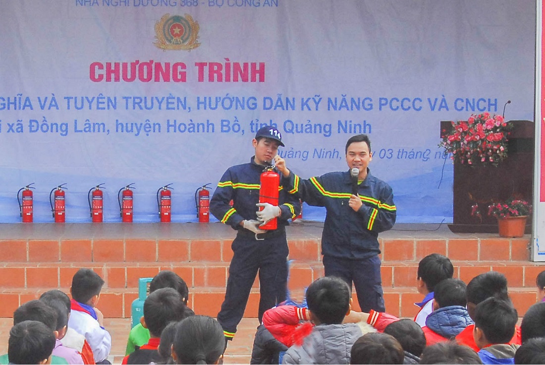 Cảnh sát PCCC tỉnh hướng dẫn kỹ năng PCCC&CNCH cho cán bộ, giáo viên, học sinh Trường PTDT bán trú TH&THCS Đồng Lâm 2 (Hoành Bồ).