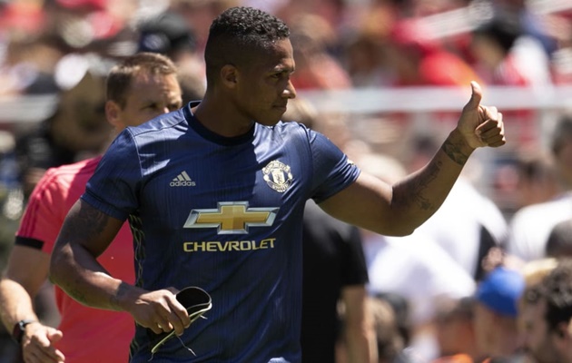  Antonio Valencia vẫn có thể rời M.U theo dạng chuyển nhượng tự do.