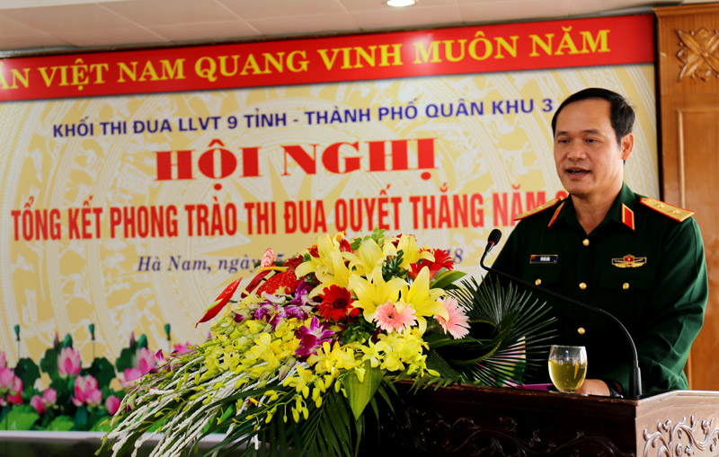 Trung tướng Vũ Hải Sản, Uỷ viên T.Ư Đảng, Tư lệnh Quân khu 3 phát biểu tại hội nghị.
