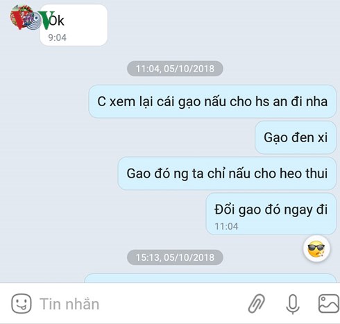 Nội dung tin nhắn yêu cầu Hiệu trưởng đổi gạo sạch cho các cháu.