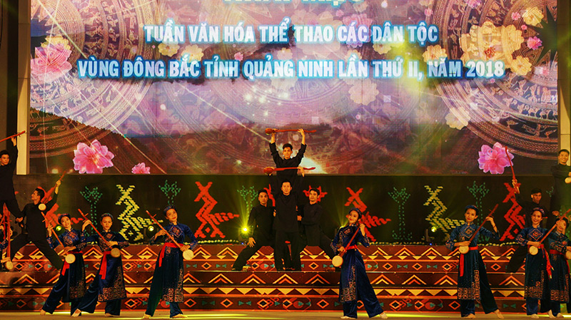 Một tiết mục biểu diễn tại Lễ khai mạc Tuần Văn hóa, Thể thao các dân tộc vùng Đông Bắc tỉnh Quảng Ninh lần thứ II