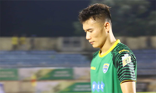 Bùi Tiến Dũng lỡ cơ hội lần đầu tiên có chức vô địch trong màu áo CLB Thanh Hóa. Ảnh: Lê Đình.