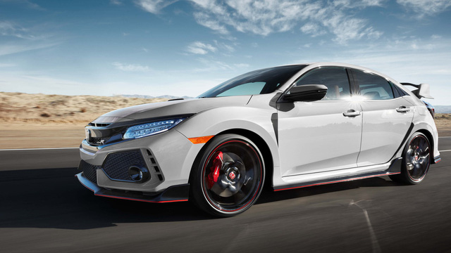 Honda Civic Type R là đối thủ của Ford Focus RS.