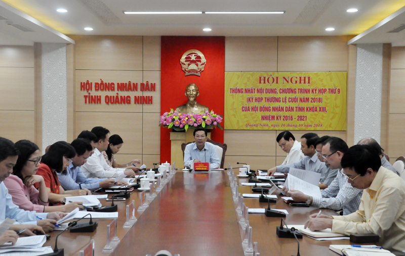 Quang cảnh cuộc họp.