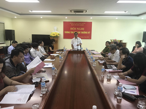 Đồng chí Hà Hải Dương, Phó Trưởng Ban tuyên giáo Tỉnh ủy phát biểu tại hội nghị