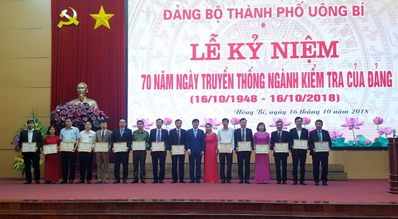 15 cá nhân được khen thưởng vì có thành tích xuất sắc trong công tác kiểm tra, giám sát của Đảng