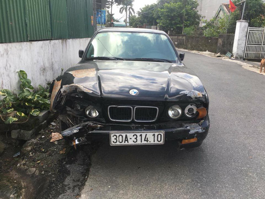 Chiếc xe ôtô BMW của anh Nam bị Thanh "nhảy" đưa về Nam Định