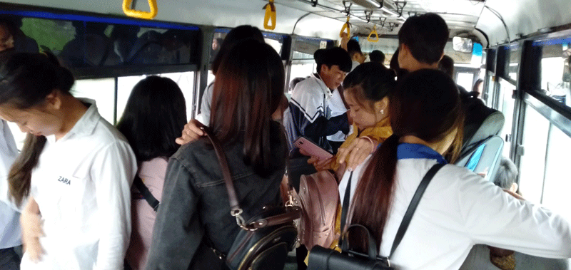 Theo phản ánh của các em học sinh, chiếc xe này thường xuyên bị hỏng dọc đường.
