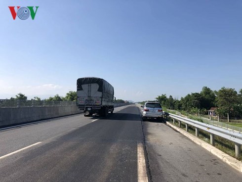 Một đoạn vừa thảm nhựa xong.
