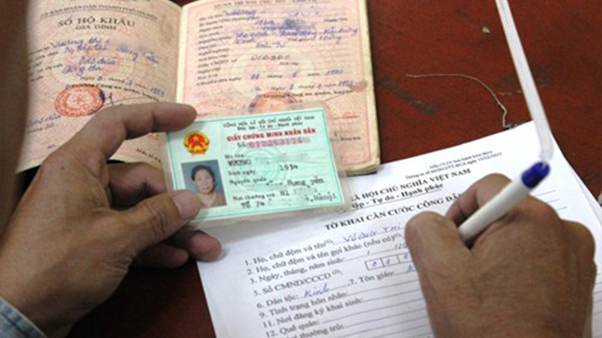 Bộ Công an lấy ý kiến về quy định bỏ sổ hộ khẩu thay bằng mã số định danh Việc xây dựng Cơ sở dữ liệu quốc gia về dân cư theo lộ trình đến năm 2020 là khả thi. Ảnh minh họa: QĐ