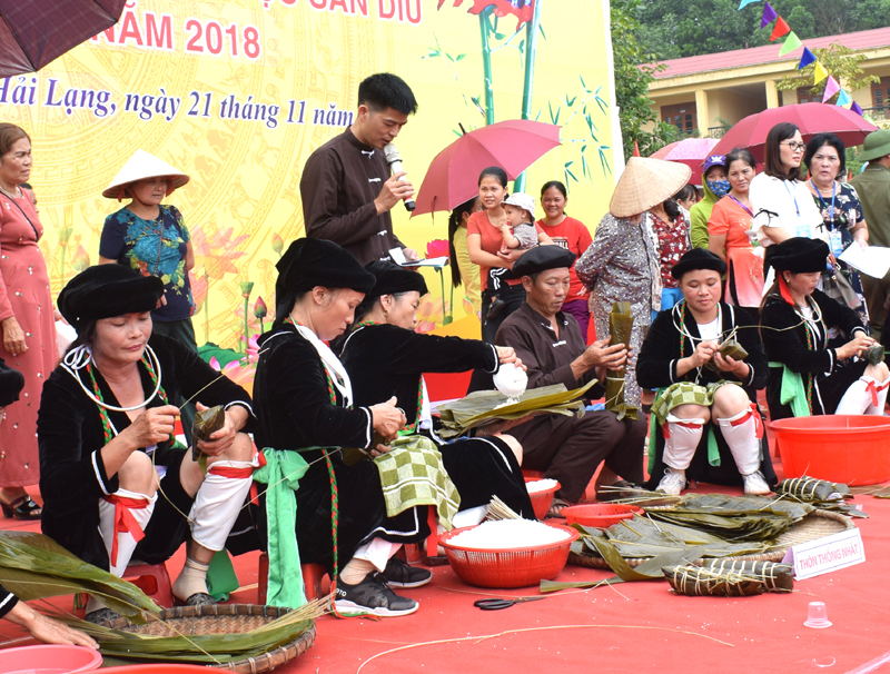 Cùng với trang phục nhiều món ẩm thực của người Sán Dịu được khôi phục mặc trong ngày hội