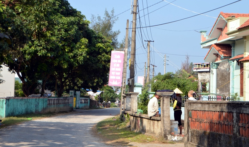 Hiện vẫn còn 1 số hộ dân vẫn chưa đồng thuận hiến đất nên ảnh hưởng không nhỏ đến tiến độ của dự án.