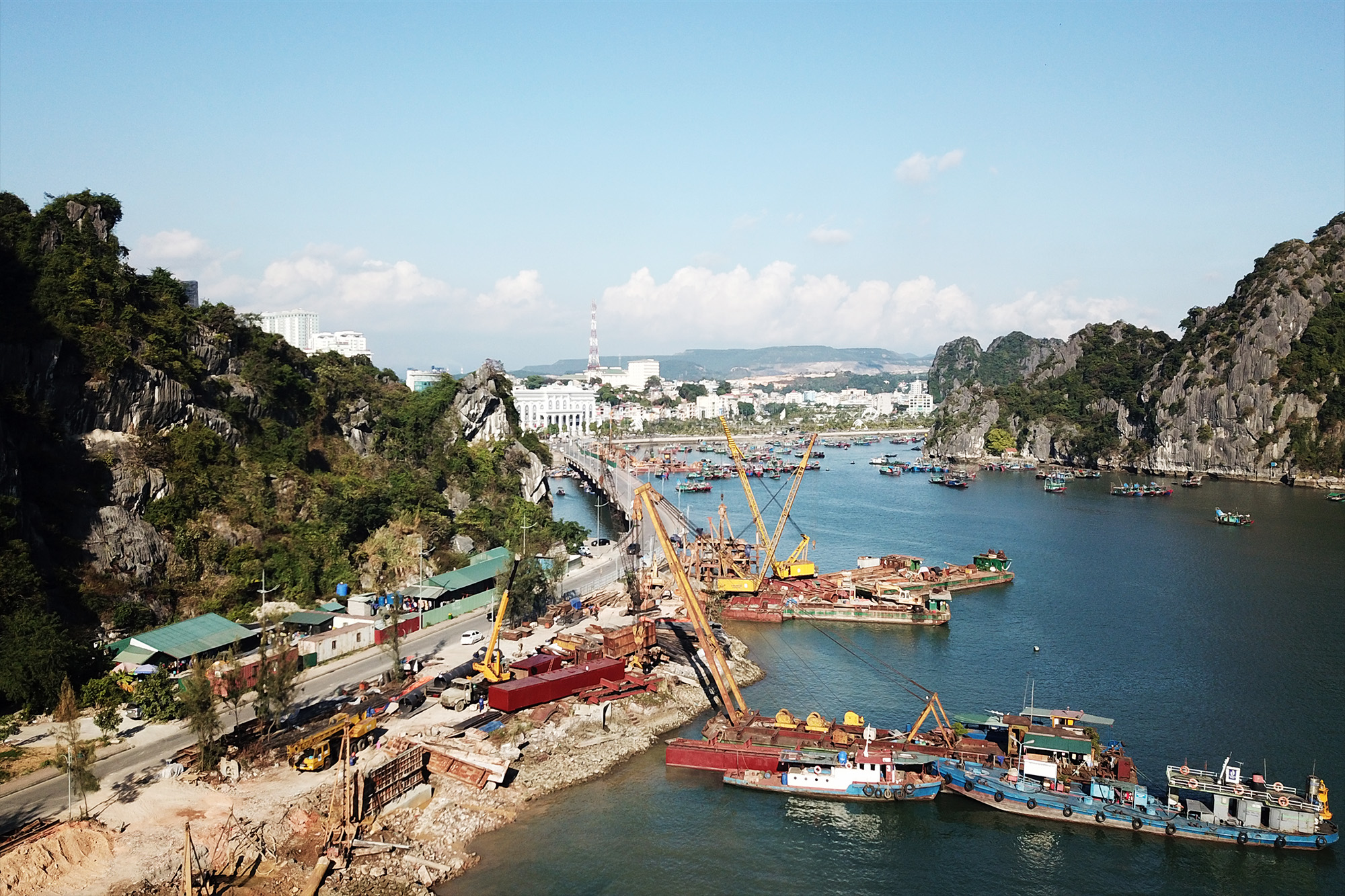 Nhà thầu đang tập trung phương tiện, nhân lực để tổ chức thi công cọc khoan nhồi.
