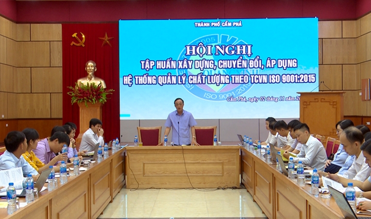 UBND TP Cẩm Phả phối hợp với Trung tâm Kỹ thuật tiêu chuẩn đo lượng chất lượng – Chi cục Tiêu chuẩn đo lượng chất lượng tỉnh Quảng Ninh tổ chức hội nghị chuyển đổi áp dụng hệ thống quản lý chất lượng theo tiêu chuẩn Việt Nam ISO 9001:2015