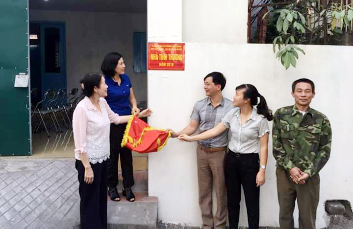Gia đình anh Đặng Xuân Khu, tổ 3, khu 7 được hỗ trợ xây 