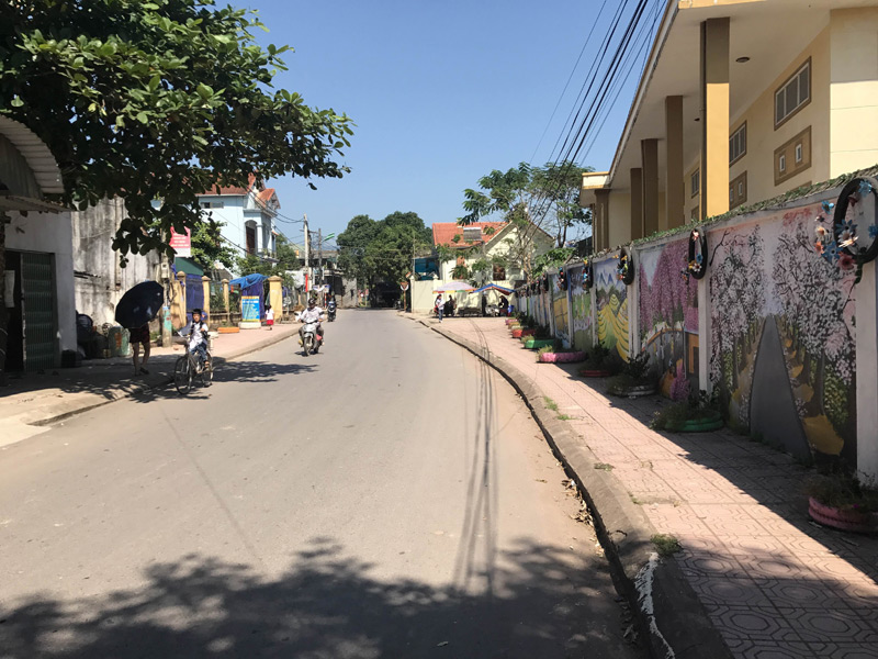 Đường sá thôn Làng Nhội (Đông Hải) luôn sáng, xanh, sạch đẹp do ý thức của người dân đã được nâng cao 