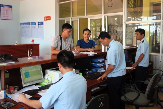 Hoạt động nghiệp vụ tại Chi cục Hải quan cảng Vạn Gia.