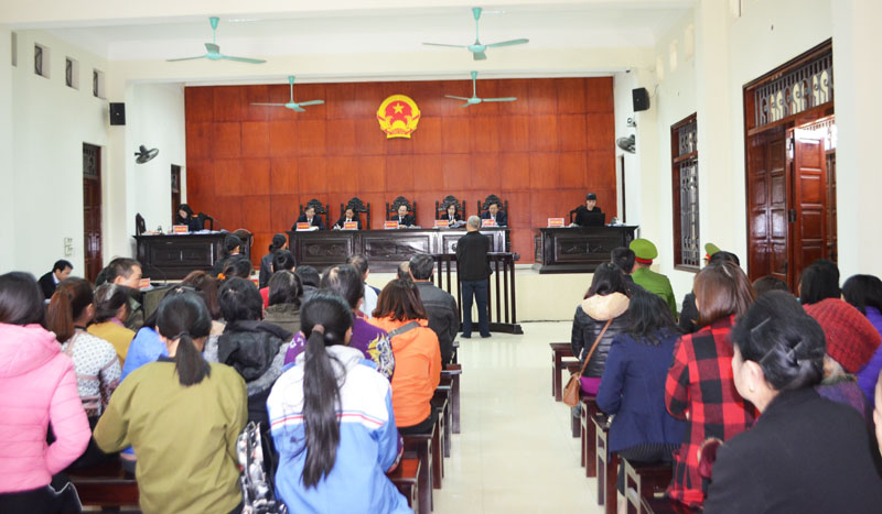 Ngày 20/12/2017, Toà án Nhân dân tỉnh mở phiên toà công khai xét xử sơ thẩm bị cáo Vũ Xuân Viễn, trú tại tổ 57, khu 4B, phường Cao Xanh, TP Hạ Longvì tội hiếp dâm trẻ em. Ảnh: Thanh Hoa.