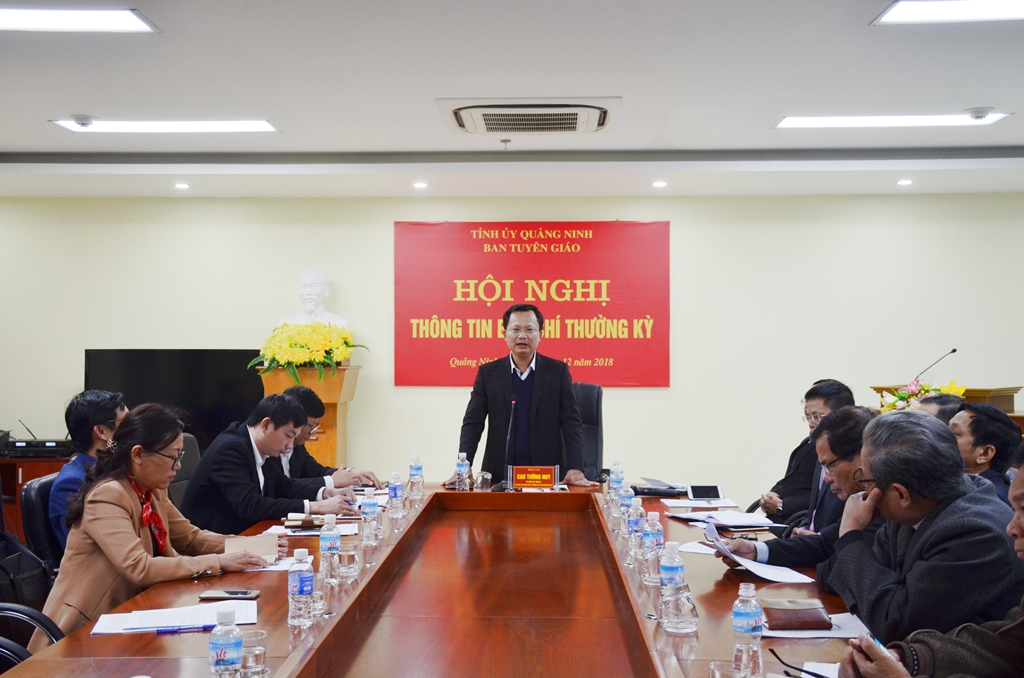Đồng chí Cao Tường Huy, Trưởng Ban Tuyên Giáo Tỉnh ủy, Phó Chủ tịch UBND tỉnh, chủ trì hội nghị.
