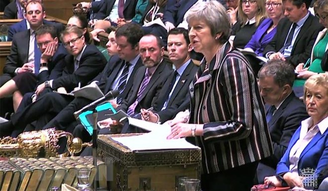 Thủ tướng Anh Theresa May phát biểu tại phiên họp Hạ viện ở thủ đô London. (Ảnh: AFP/TTXVN)