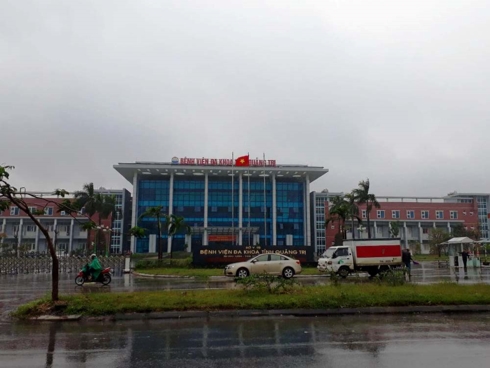 Chị Nguyễn Thị Lài được đưa đi cấp cứu tại bệnh viện Đa khoa tỉnh Quảng Trị sau khi bị tai nạn.