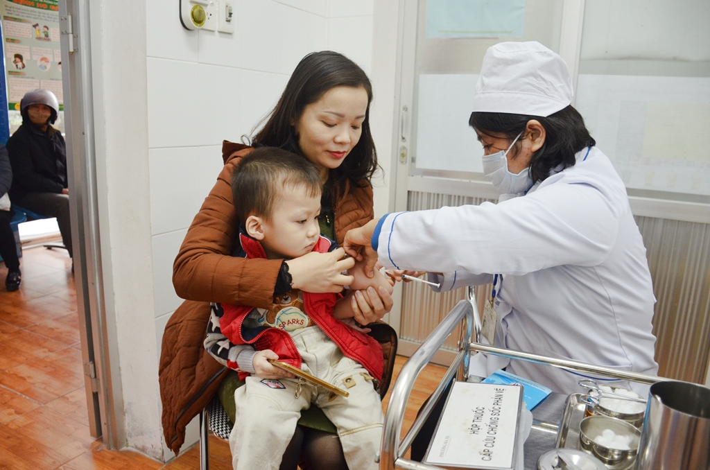 Trẻ được tiêm miễn phí vắc xin sởi, rubella
