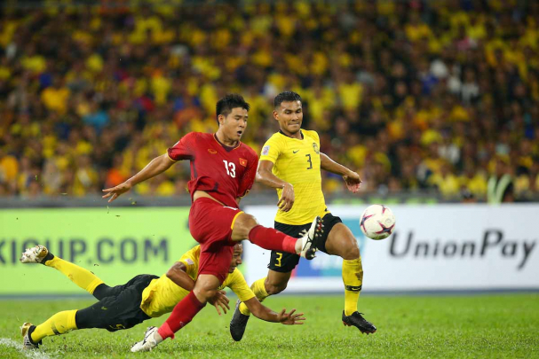 Đức Chinh dù nỗ lực nhưng đã có một ngày thi đấu kém duyên. Ảnh: affsuzukicup.com