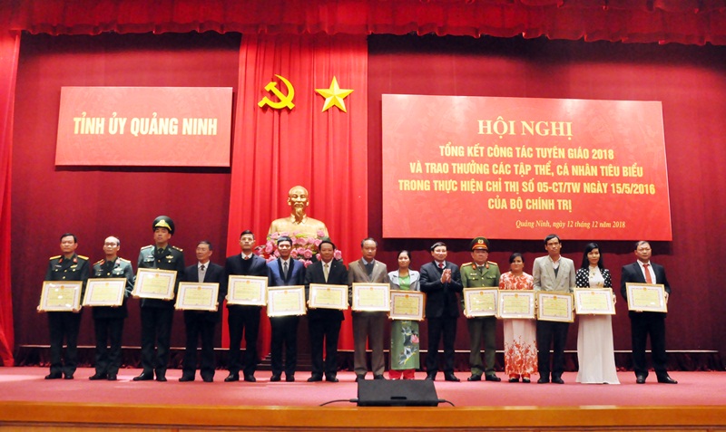 Đồng chí Nguyễn Xuân Ký, Phó Chủ tịch Thường trực HĐND tỉnh phát biểu tại hội nghị. 