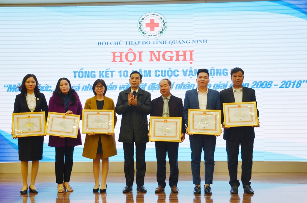 Các cá nhân nhận Bằng khen của Trung ương Hội CTĐ Việt Nam.