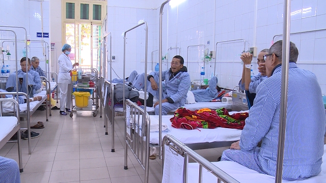 Bệnh nhân điều trị bệnh lý hô hấp tại Bệnh viện Phổi Trung ương.