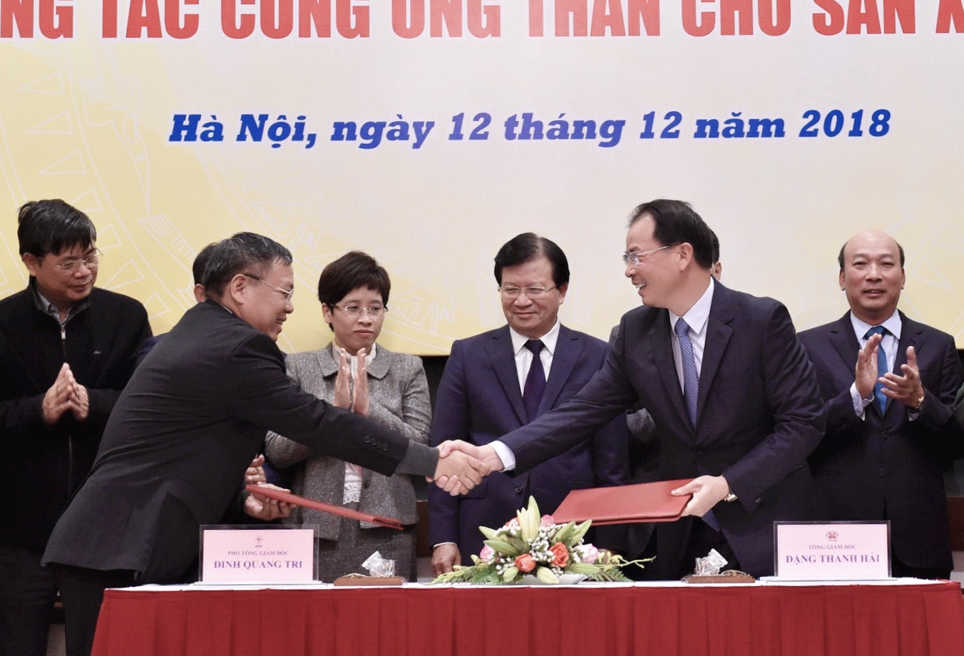 Các bên ký hợp đồng cung cấp than dài hạn cho sản xuất điện tại Nhà máy Nhiệt điện Thái Bình. Ảnh: VGP/Nhật Bắc