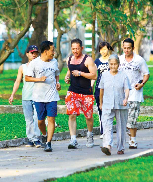Đi bộ đúng cách rất tốt cho sức khỏe.