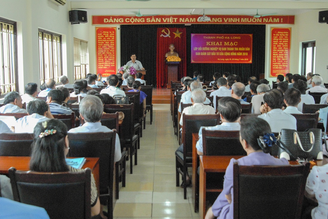 Cơ quan Khối TP Hạ Long bồi dưỡng nghiệp vụ thanh tra nhân dân, giám sát đầu tư tại cộng đồng cho đội ngũ cán bộ các khu phố trên địa bàn.