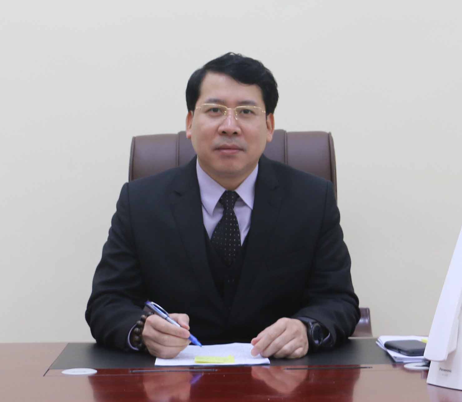 Bí thư Huyện uỷ, Chủ tịch UBND huyện Cô Tô Trần Như Long.